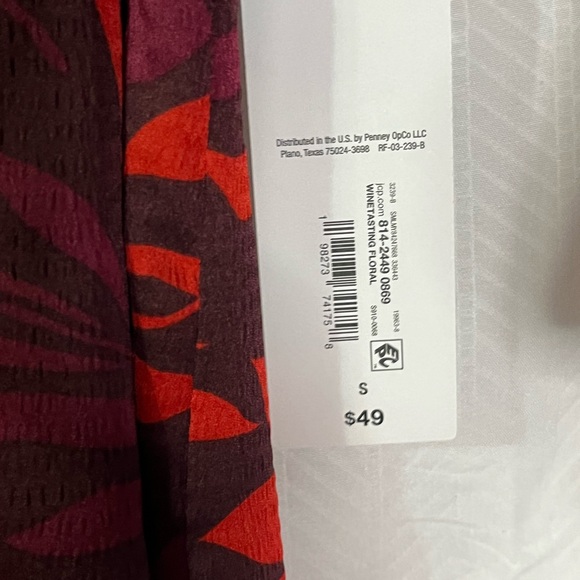🆕. Liz Claiborne Red and Burgundy Floral Blouse. S run larger - Picture 6 of 6